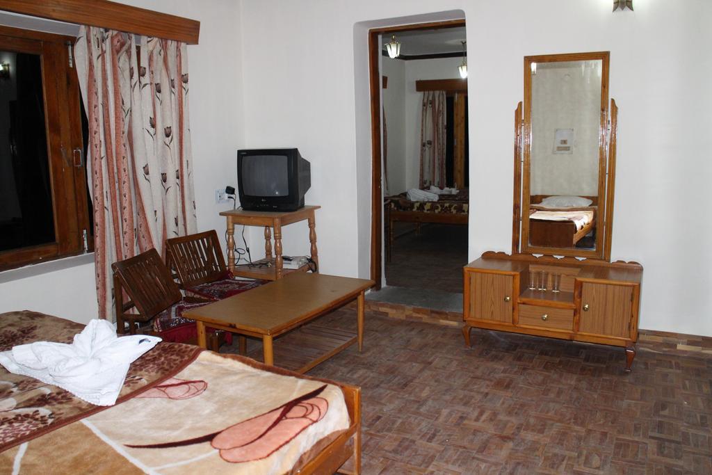 Hotel Nirvana Palace Leh Ruang foto